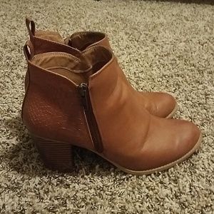 Eurosoft tan ankle boots
